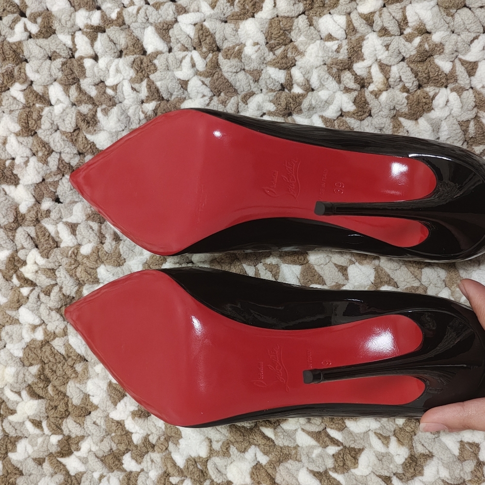 Christian Louboutin Black Patent Leather Pumps Red Sole – Size 39 – Like New